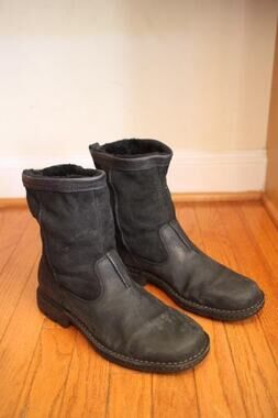UGG Australia Men's "HARTSVILLE black Leather Boots Size USA 11 #5626 (ugg100